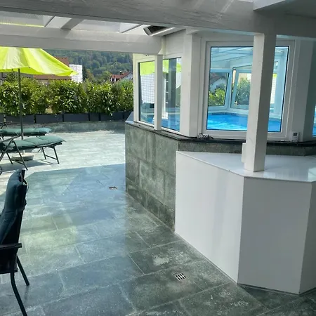 Lejlighed 1 A Ferienwohnung Im Dreilaendereck D-F-Ch Mit Beheizbarem Kleinem Ueberdachtem Pool Auf Der Privaten Terasse Hausen im Wiesental