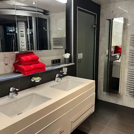 Excl Im Dreilaendereck D-f-ch Mit Beheiztem Kl Pool Zum Schwimmen Und Massieren